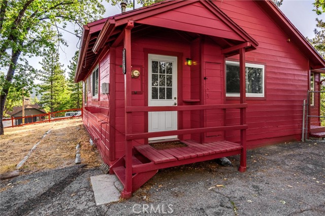 Detail Gallery Image 3 of 30 For 32876 Lone Pine Dr, Running Springs,  CA 92382 - 2 Beds | 1 Baths