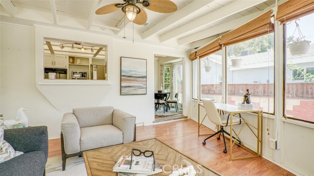 525 N Mariposa Street, Burbank CA: https://media.crmls.org/medias/4ab8a974-9775-4462-bee2-32da8cdd8188.jpg