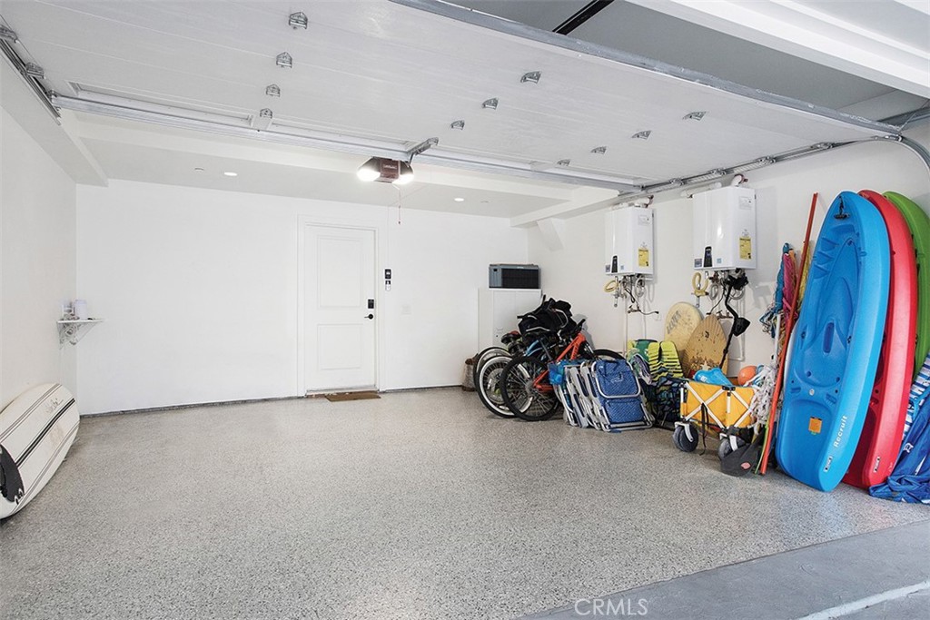 https://media.crmls.org/medias/4ab90ffc-6248-4ba4-9ba2-56675b675b2c.jpg?preset=X-Large
