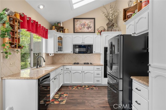 Detail Gallery Image 18 of 63 For 10684 Lakeview Rd, Yucaipa,  CA 92399 - 4 Beds | 3 Baths