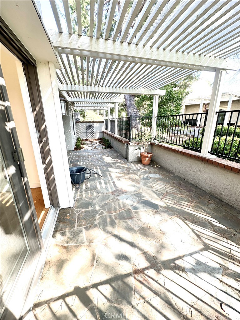 https://media.crmls.org/medias/4abbf03a-d9b6-4525-8c1e-239272ccafa5.jpg?preset=X-Large