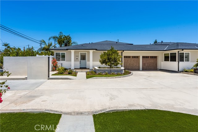 2134 Orange Avenue, Costa Mesa CA: https://media.crmls.org/medias/4abc4c92-d2fa-4a8f-93c1-3f0bb5c1c60b.jpg