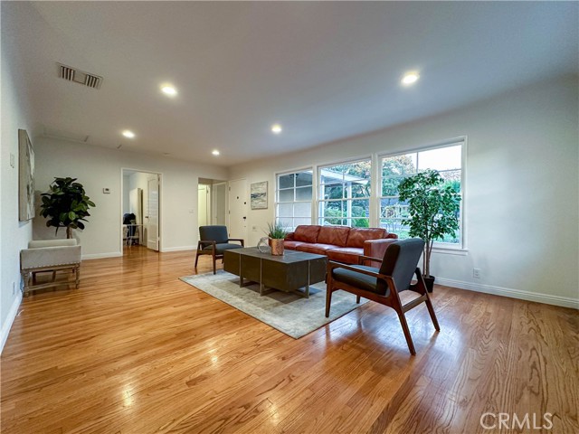 Detail Gallery Image 3 of 42 For 131 N Garfield Pl, Monrovia,  CA 91016 - 2 Beds | 1/1 Baths