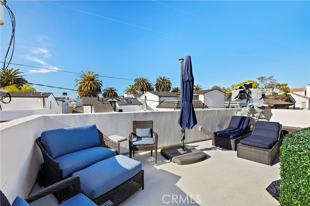 Detail Gallery Image 63 of 68 For 711 1/2 Marigold, Corona Del Mar,  CA 92625 - 2 Beds | 2/1 Baths