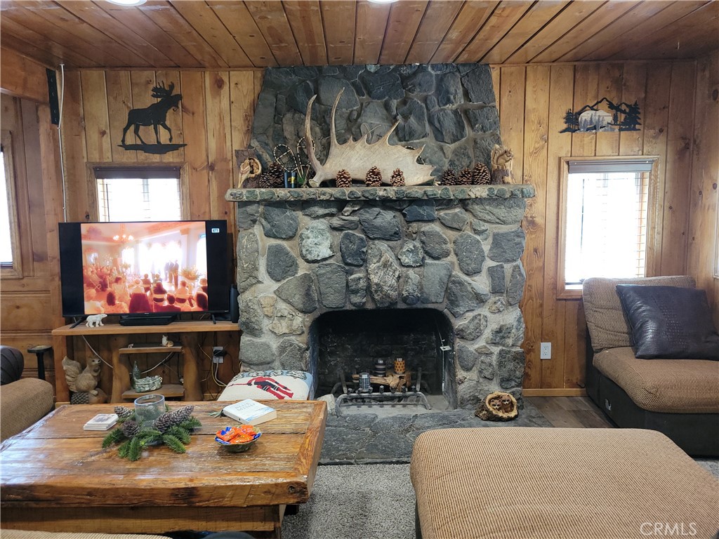 https://media.crmls.org/medias/4abd0d18-51fc-4f08-8b80-b70a4ad09e0f.jpg?preset=X-Large