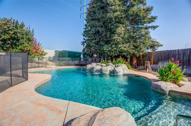 Detail Gallery Image 9 of 53 For 10500 Vista Bonita Dr, Bakersfield,  CA 93311 - 3 Beds | 2 Baths