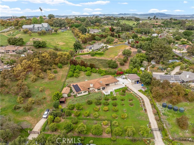 735 Del Valle Drive, Fallbrook CA: https://media.crmls.org/medias/4abdab10-5c0e-4112-ad4b-69012eb298f8.jpg