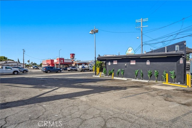  Commercial for Sale in Sun Valley, California