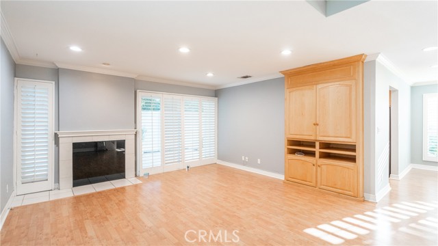 Detail Gallery Image 5 of 32 For 10055 Melinda Way #4,  Northridge,  CA 91325 - 3 Beds | 2/1 Baths