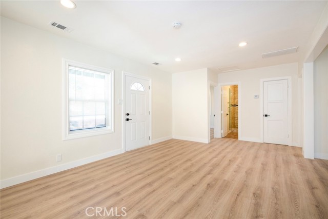 Detail Gallery Image 6 of 30 For 7912 Vineland Ave, Sun Valley,  CA 91352 - 3 Beds | 2 Baths