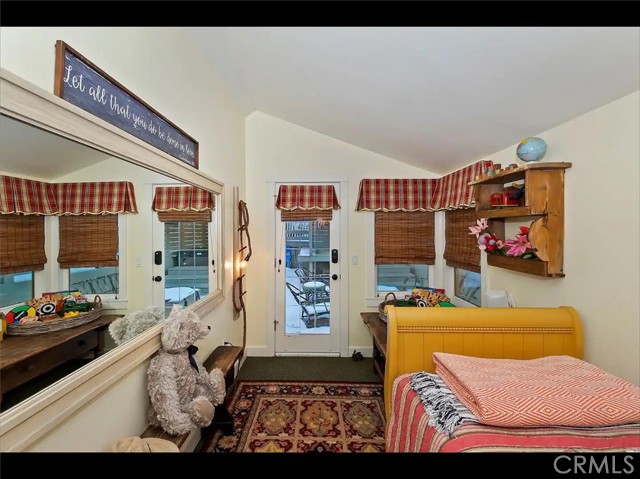 855 Lake Drive, Lake Arrowhead CA: https://media.crmls.org/medias/4ac0f605-dee2-4825-b87b-f6dc174695d0.jpg