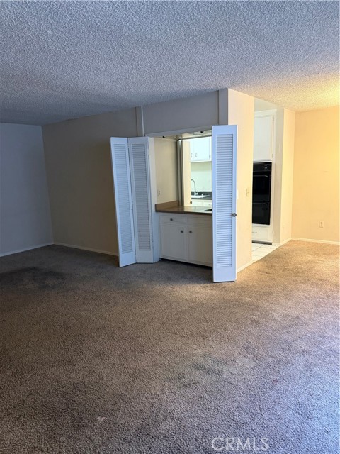 Detail Gallery Image 8 of 23 For 5339 Newcastle Ave #103,  Encino,  CA 91316 - 2 Beds | 2 Baths