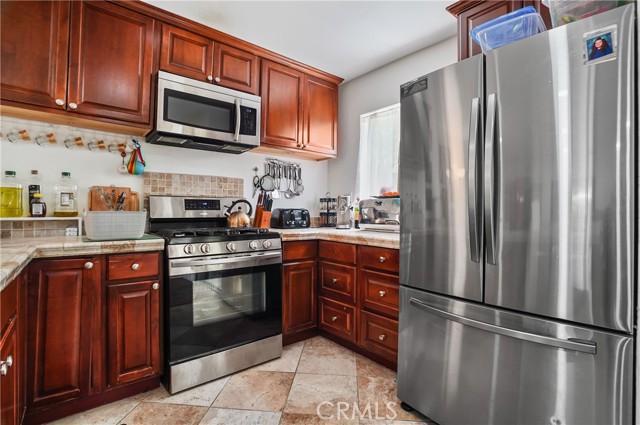 Detail Gallery Image 12 of 22 For 18530 Hatteras St #130,  Tarzana,  CA 91356 - 2 Beds | 2 Baths