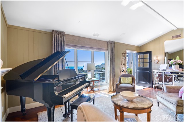 Detail Gallery Image 19 of 75 For 3 N Stonington Rd, Laguna Beach,  CA 92651 - 3 Beds | 2/1 Baths