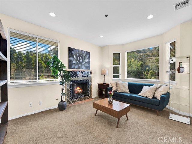 1124 Kathleen Drive, Newbury Park CA: https://media.crmls.org/medias/4ac4f9a0-b5fc-465b-85eb-384cd9b96958.jpg