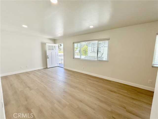 895 N Euclid Avenue, Pasadena CA: https://media.crmls.org/medias/4ac5c16e-0930-41ff-bc70-63d6d9964c32.jpg