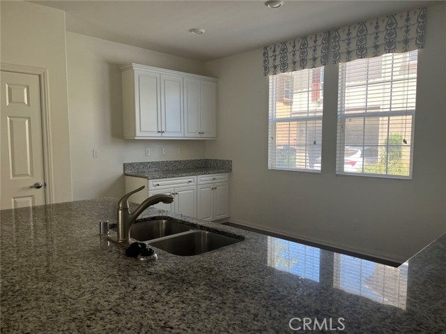 Detail Gallery Image 7 of 20 For 13084 Irisbend Ave, Corona,  CA 92880 - 3 Beds | 2/1 Baths