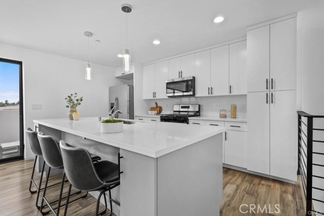 Detail Gallery Image 12 of 25 For 4136 1/2 Normal Ave #1/2,  Los Angeles,  CA 90029 - 2 Beds | 2 Baths