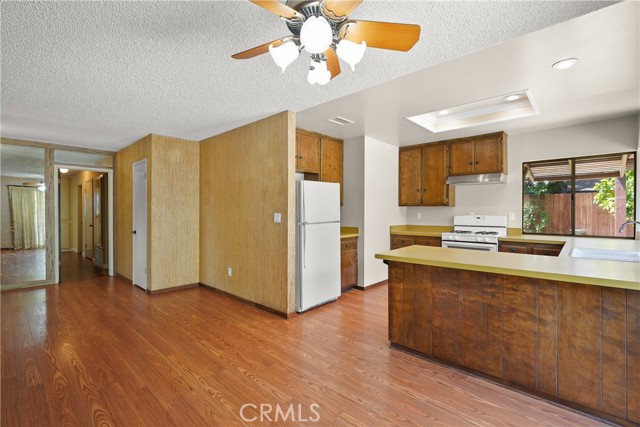 Detail Gallery Image 4 of 27 For 1085 Tamarack Ave, Brea,  CA 92821 - 4 Beds | 2 Baths