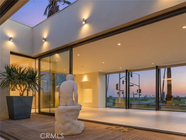 Detail Gallery Image 7 of 16 For 2767 E Ocean, Long Beach,  CA 90803 - 5 Beds | 4 Baths