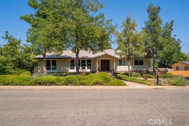 Detail Gallery Image 1 of 53 For 3410 Scenic Dr, Redding,  CA 96001 - 3 Beds | 3 Baths