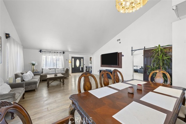 Detail Gallery Image 11 of 52 For 9757 White Oak, Northridge,  CA 91325 - 4 Beds | 3 Baths