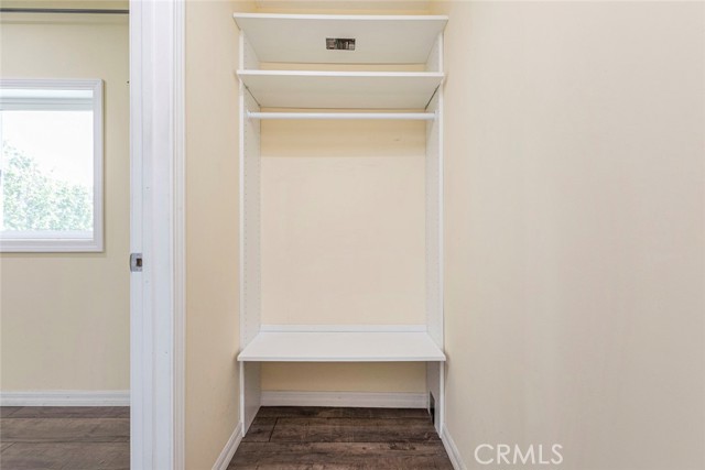 10019 Norwich Avenue, Mission Hills (San Fernando) CA: https://media.crmls.org/medias/4ac89ab6-a1c0-465d-b941-6371ae50a4e2.jpg