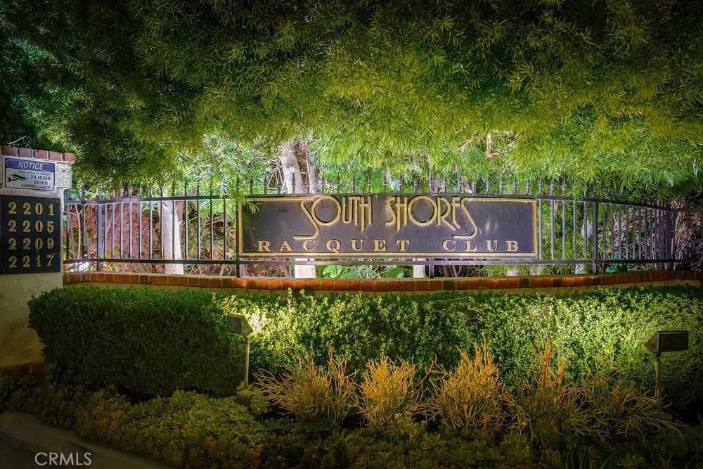 https://media.crmls.org/medias/4ac8c464-7742-415d-8e3f-6d421fc3be3d.jpg?preset=X-Large