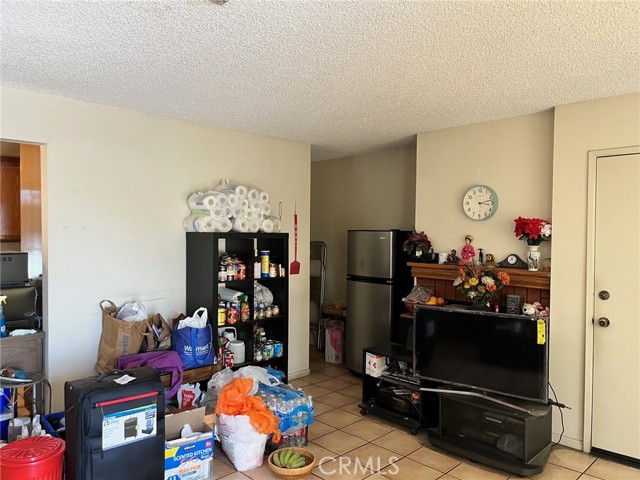 264 E Beverly Boulevard, Montebello CA: https://media.crmls.org/medias/4ac98ff5-de76-4ece-baa1-02b211a1edfb.jpg