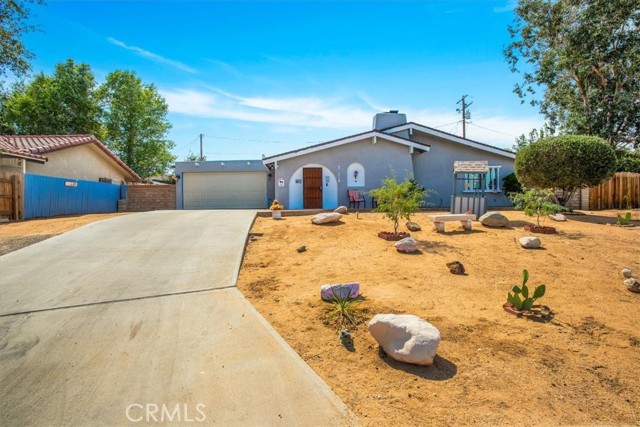 Detail Gallery Image 1 of 43 For 58769 La Mirada Trl, Yucca Valley,  CA 92284 - 3 Beds | 2 Baths