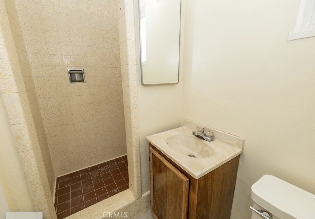 https://media.crmls.org/medias/4acaaa39-d1b7-4804-b441-de9c76d2388e.jpg?preset=X-Large