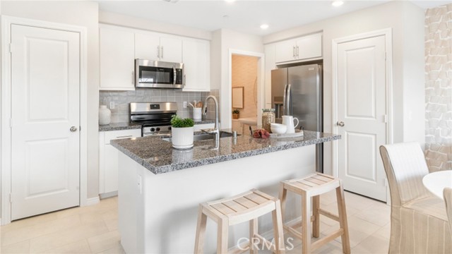 Detail Gallery Image 2 of 22 For 19279 Beech Grove St, Riverside,  CA 92507 - 3 Beds | 2/1 Baths