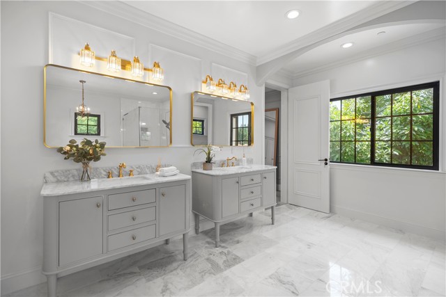 1935 S 6th Avenue, Arcadia CA: https://media.crmls.org/medias/4acee3d2-d039-4314-bcce-7141f14b2f78.jpg