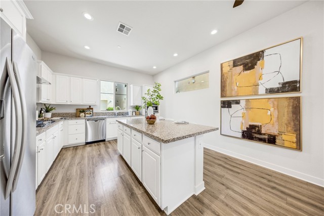 Detail Gallery Image 12 of 49 For 104 Interval, Irvine,  CA 92618 - 3 Beds | 2/1 Baths