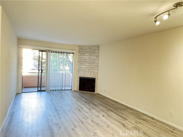 Detail Gallery Image 2 of 21 For 4717 Ben Ave #103,  Valley Village,  CA 91607 - 1 Beds | 1 Baths