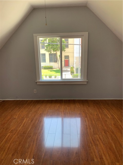 Detail Gallery Image 2 of 12 For 3740 S Harvard Bld a,  Los Angeles,  CA 90018 - 4 Beds | 2 Baths