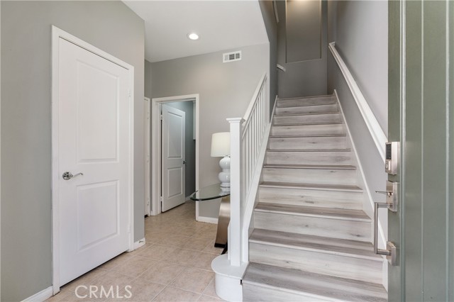Detail Gallery Image 3 of 30 For 19406 Laroda Ln, Saugus,  CA 91350 - 2 Beds | 2 Baths