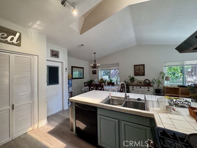 Detail Gallery Image 11 of 29 For 27196 Rainbow Creek Dr, Temecula,  CA 92591 - 3 Beds | 2 Baths