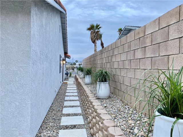 Detail Gallery Image 13 of 14 For 414 W Bon Air Dr, Palm Springs,  CA 92262 - 4 Beds | 2 Baths