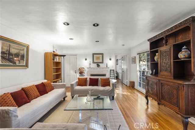 Detail Gallery Image 28 of 54 For 1815 Las Flores Dr, Glendale,  CA 91207 - 4 Beds | 3 Baths