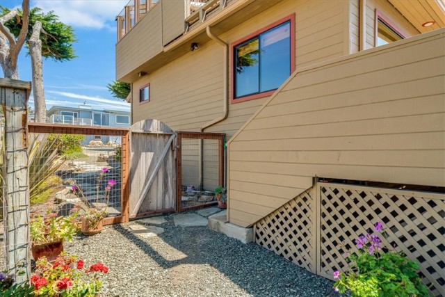 Detail Gallery Image 5 of 59 For 2591 Windsor Bld, Cambria,  CA 93428 - 2 Beds | 1/1 Baths