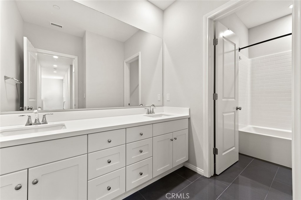 https://media.crmls.org/medias/4ad2e9b5-34f4-4f75-ab86-df91082bcf09.jpg?preset=X-Large