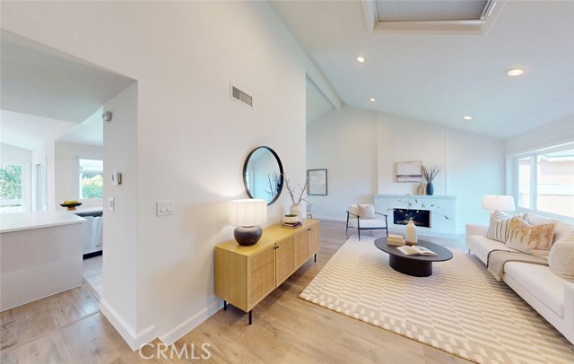 Detail Gallery Image 8 of 30 For 14751 Foxcroft, Tustin,  CA 92780 - 4 Beds | 2 Baths