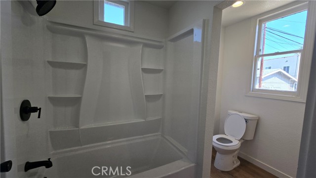 Detail Gallery Image 8 of 8 For 975 N Park a,  Long Beach,  CA 90813 - 3 Beds | 1 Baths