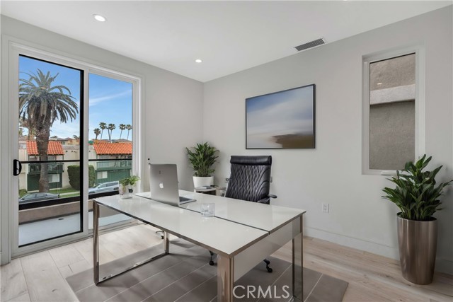 Detail Gallery Image 38 of 45 For 125 8th St, Huntington Beach,  CA 92648 - 3 Beds | 3/1 Baths