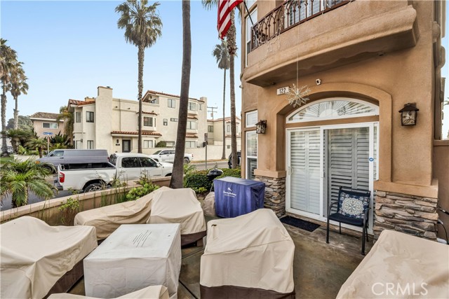 Detail Gallery Image 14 of 26 For 122 19th St, Huntington Beach,  CA 92648 - 3 Beds | 4/1 Baths