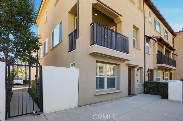 Detail Gallery Image 3 of 34 For 811 N Dalton Ave #105,  Azusa,  CA 91702 - 4 Beds | 3/1 Baths