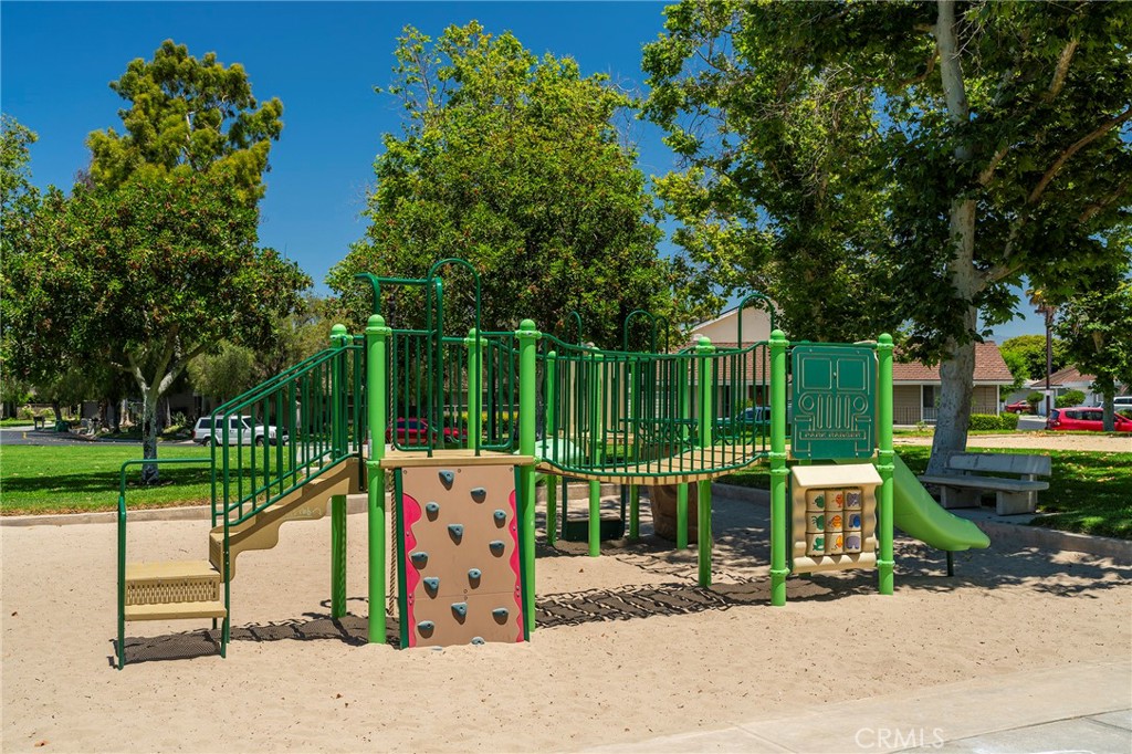 https://media.crmls.org/medias/4ad6cb15-3587-4d2c-9c83-ba56daea9767.jpg?preset=X-Large