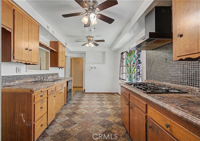 Detail Gallery Image 3 of 11 For 22337 Strathern St, Canoga Park,  CA 91304 - 3 Beds | 2 Baths