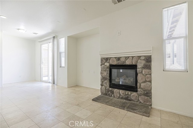 43839 58th W Street, Lancaster CA: https://media.crmls.org/medias/4ad73c6d-6360-4d12-9ae3-4d204584131a.jpg